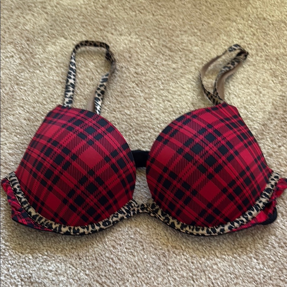 Victoria Secret’s Push-up Bra Holiday Fun Red and Black Plaid Bra NWOT